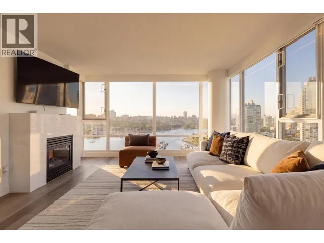 1707 1033 MARINASIDE CRESCENT, Vancouver, British Columbia V6Z3A3