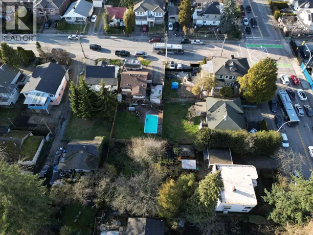 607 ROBSON AVENUE, New Westminster, British Columbia V3M1M8