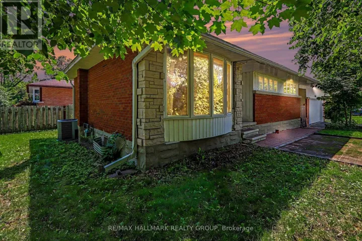 2067 BANGOR STREET, Ottawa, Ontario K1G2X6