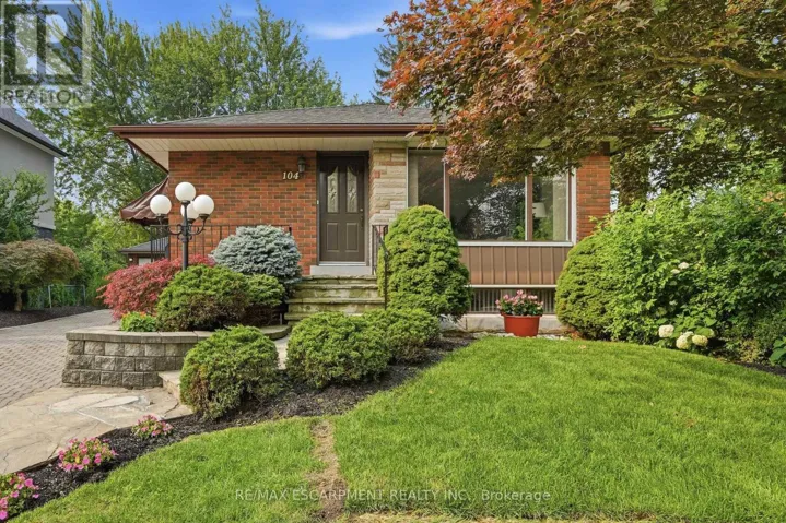 104 DALLAS AVENUE, Hamilton (Macassa), Ontario L8V2E9