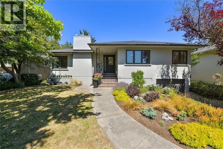 2134 Neil St, Oak Bay, British Columbia V8R3E4
