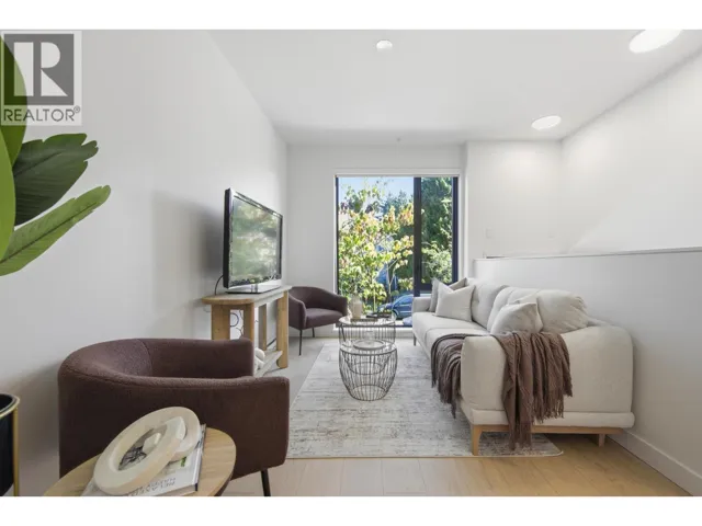 2408 E 12TH AVENUE, Vancouver, British Columbia V5N0E3