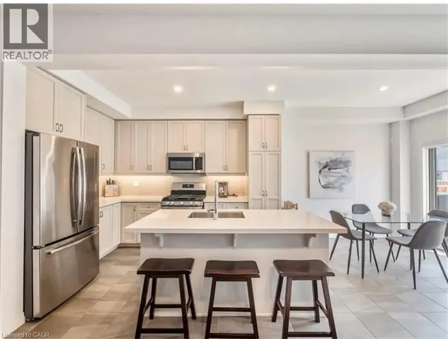 79 GREENWICH Avenue, Stoney Creek, Ontario L8J0L6