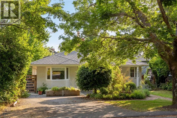 1893 Forrester St, Saanich, British Columbia V8R3G7