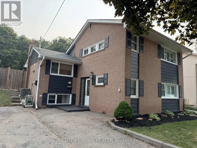 92 VISTA DRIVE, Mississauga (Streetsville), Ontario L5M1C5