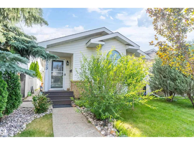 8029 17A AV NW, Edmonton, Alberta T6K4E1
