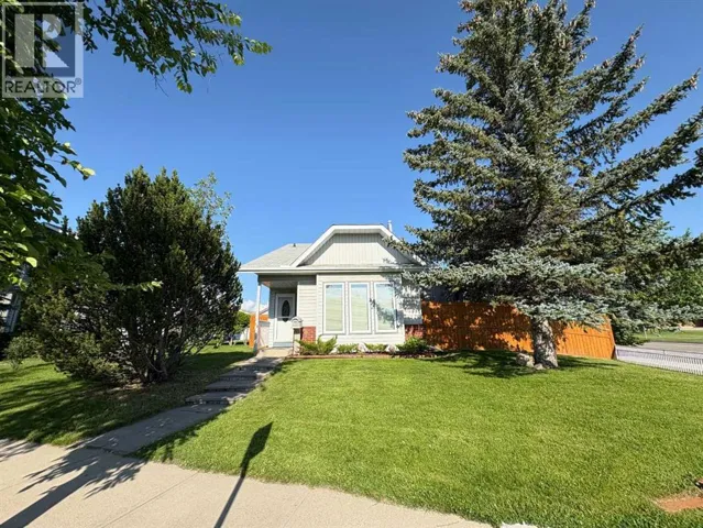 228 ERIN WOODS Drive SE, Calgary, Alberta T2B3B9