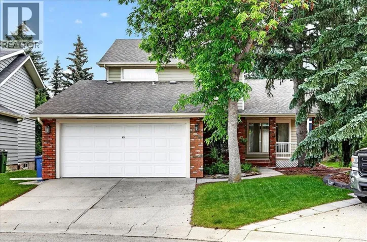 212 Stravanan Bay SW, Calgary, Alberta T3H1H4