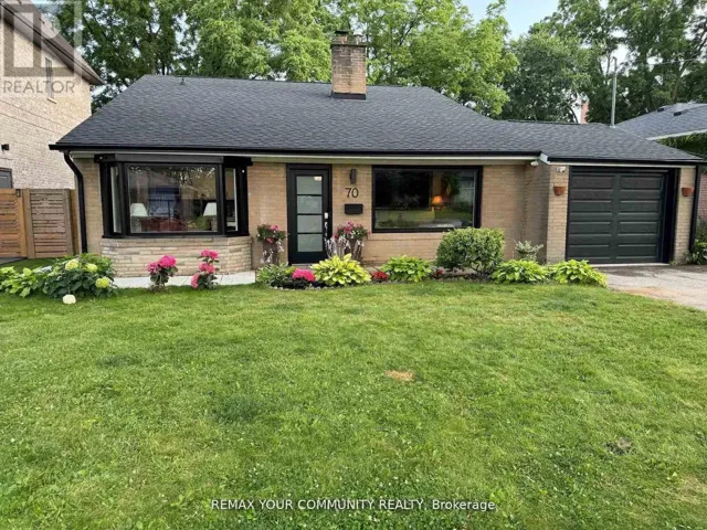 2 - 70 BEDFORD PARK AVENUE, Richmond Hill (Crosby), Ontario L4C2N8