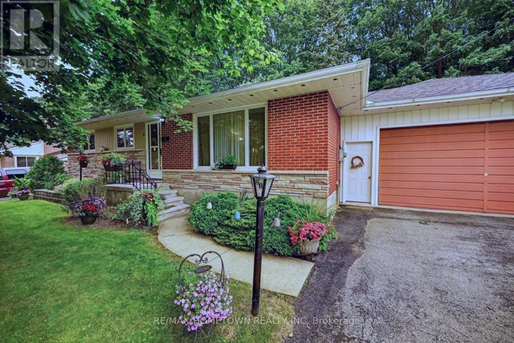 21 FAIRWAY CRESCENT, Brockville, Ontario K6V3V1