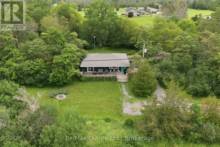 6 GRAYS LANE, Prince Edward County (Athol Ward), Ontario K0K1P0