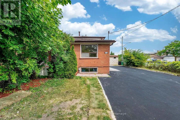 7053 HARWICK DRIVE, Mississauga (Malton), Ontario L4T3A3