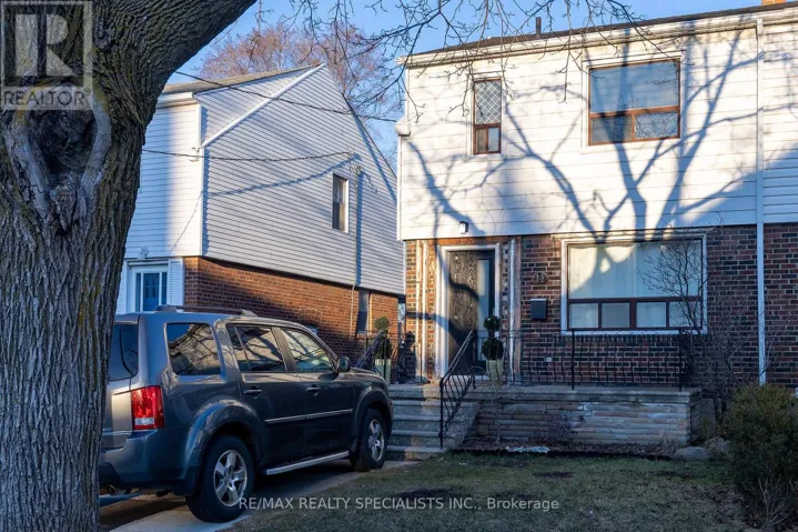 11 DAYTON AVENUE, Toronto (Stonegate-Queensway), Ontario M8Z3L8