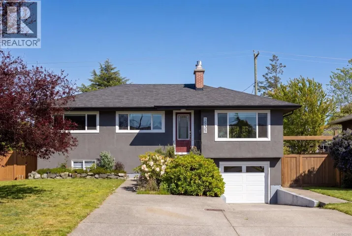 2935 Oriole St, Saanich, British Columbia V8R2W9