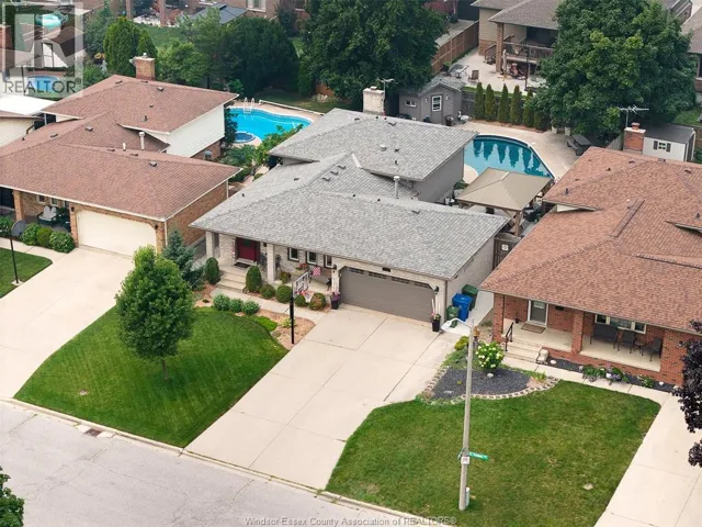 12057 St. Thomas, Tecumseh, Ontario N8N3V6