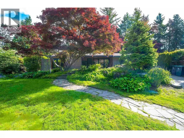 4096 SUNSET BLVD BOULEVARD, North Vancouver, British Columbia V7R3Y8
