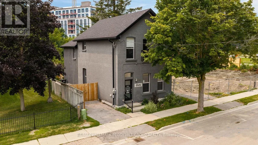 54 CLAPPERTON STREET, Barrie (City Centre), Ontario L4M3E9