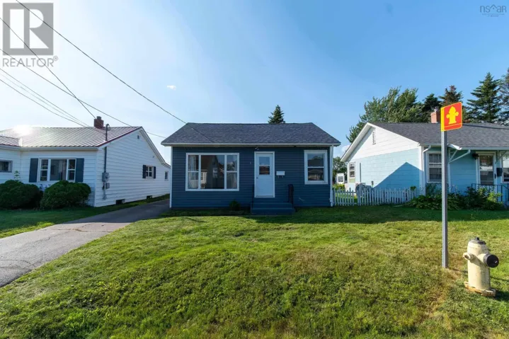 5 Edgewood Avenue, Amherst, Nova Scotia B4H1K6
