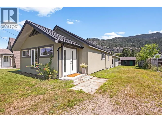 1640 Ode Road, Christina Lake, British Columbia V0H1E0