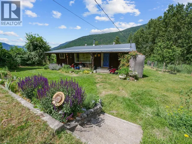 6123 Telford Road, Winlaw, British Columbia V0G2J0