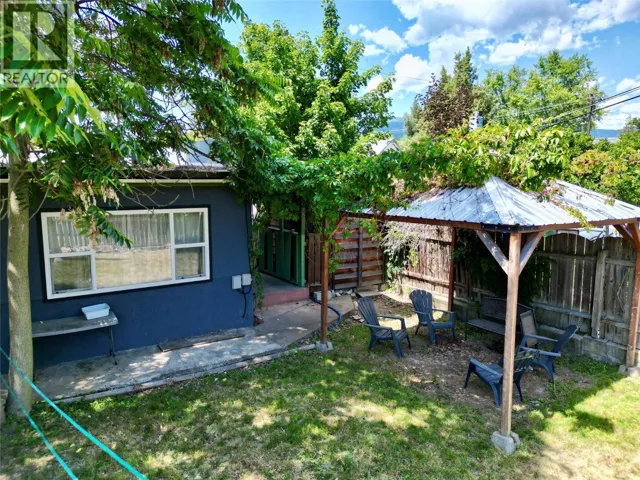 411 7TH Avenue, Castlegar, British Columbia V1N1R1