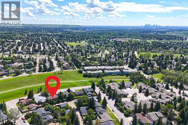 243 Silvercreek Drive NW, Calgary, Alberta T3B4H1
