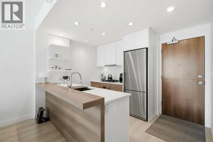303, 138 waterfront Court SW, Calgary, Alberta T2P1L1