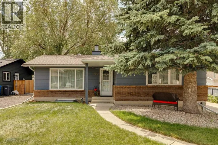 102 Thorson Crescent, Okotoks, Alberta T1S1C8