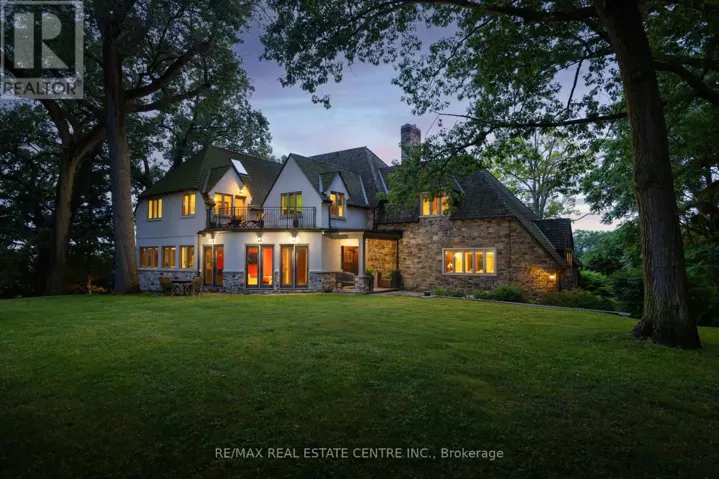 7 RIVERSIDE TRAIL, Toronto (High Park-Swansea), Ontario M6S1G6