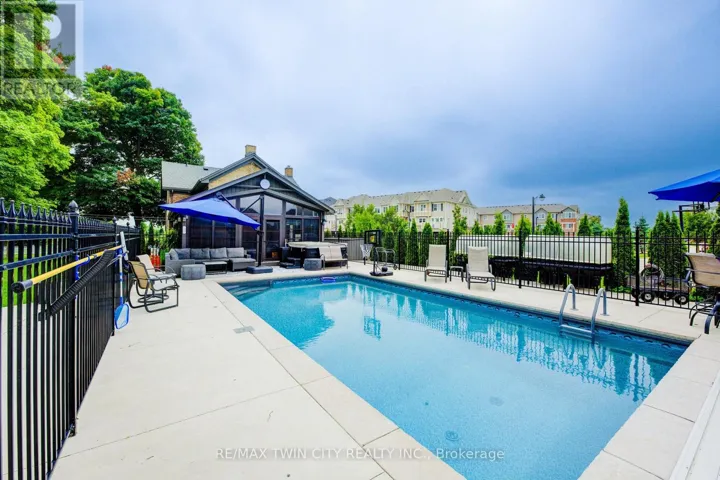 920 ORR COURT, Kitchener, Ontario N2R1R4