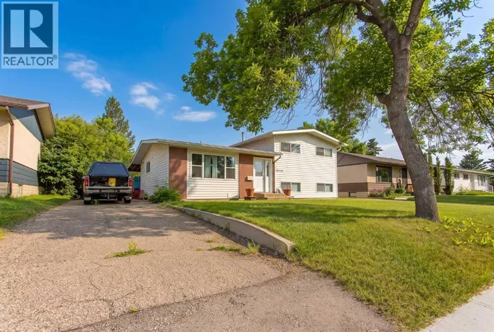 5246 47 Street, Lacombe, Alberta T4L1H5
