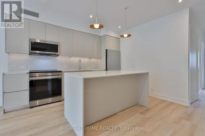 2 - 266 INDIAN GROVE, Toronto (High Park North), Ontario M6P2H5