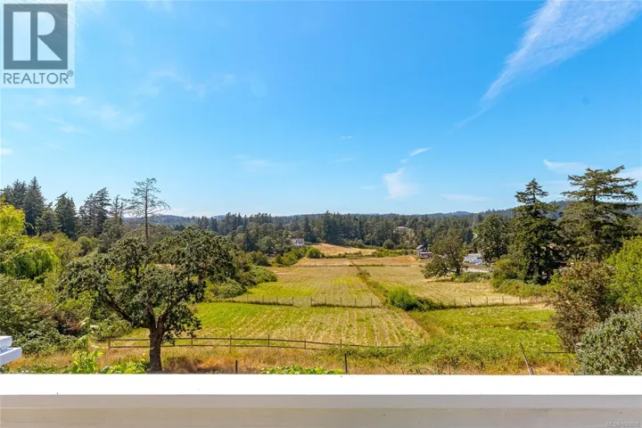 4014 Holland Ave, Saanich, British Columbia V8Z5K1