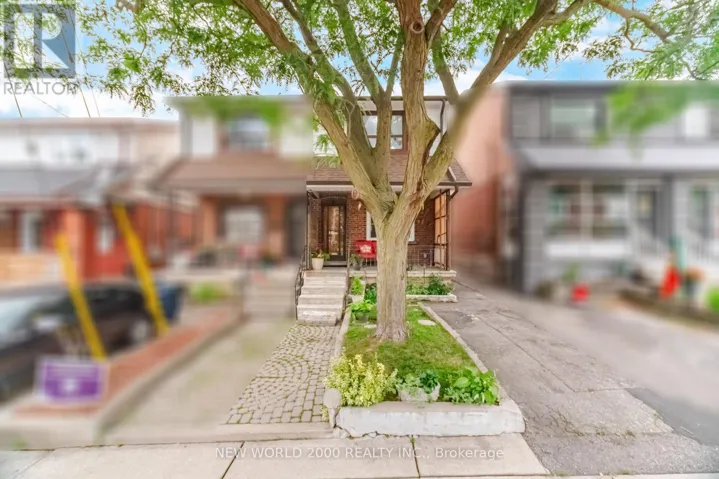 20 ROCKWELL AVENUE, Toronto (Weston-Pellam Park), Ontario M6N1N5