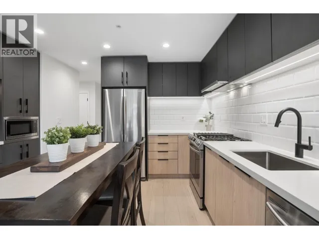 413 3038 ST GEORGE STREET, Port Moody, British Columbia V3H0L3