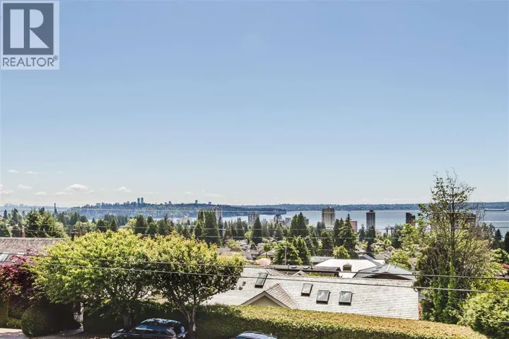 2273 MATHERS AVENUE, West Vancouver, British Columbia V7V2H4
