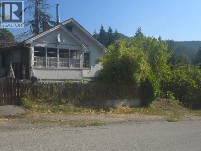 6889 DRAKE STREET, Powell River, British Columbia V8A3Y3