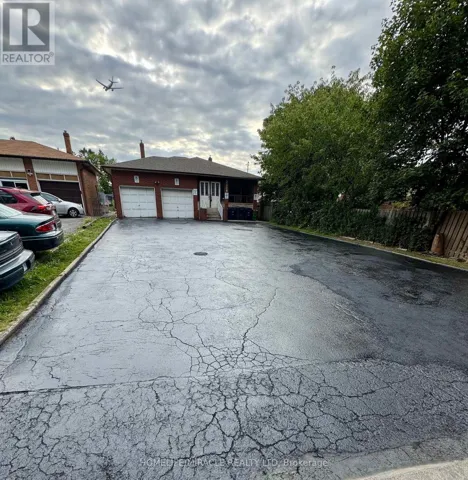 2114 ISLINGTON AVENUE, Toronto (Kingsview Village-The Westway), Ontario M9P3N9
