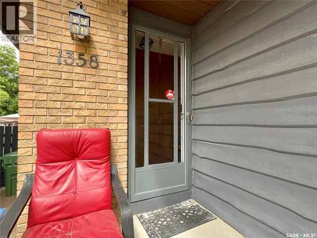 1358 LAKEWOOD CRESCENT N, Regina, Saskatchewan S4X3H3