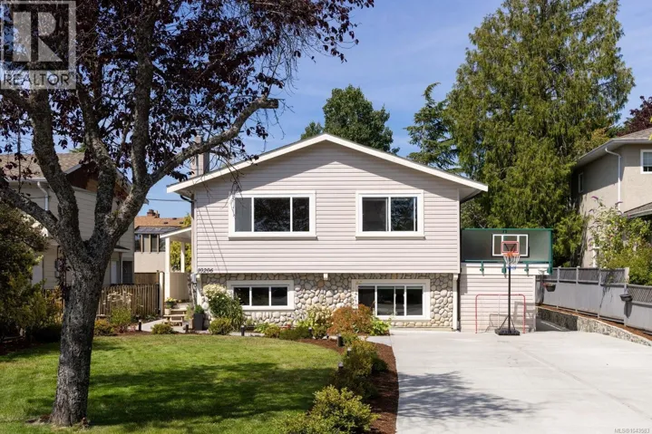 10206 Almond St, Sidney, British Columbia V8L3N3