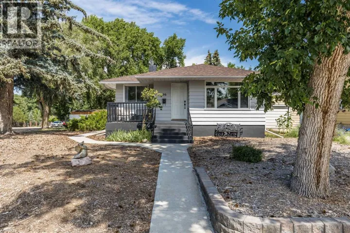 206 7 Street SE, Medicine Hat, Alberta T1A1J6