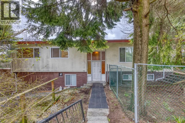 3302 E 5TH AVENUE, Vancouver, British Columbia V5M1P4