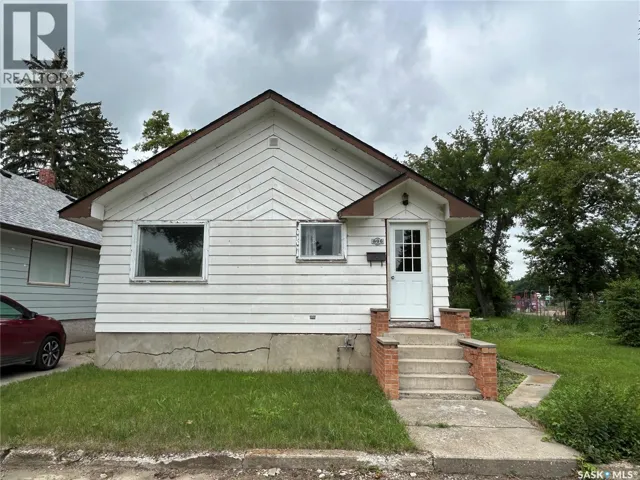 806 5th AVENUE SW, Moose Jaw, Saskatchewan S6H5W3