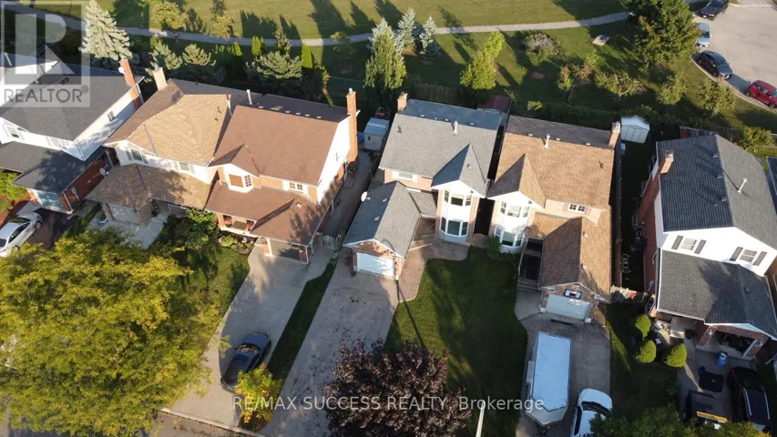 26 TOMAHAWK DR, MAIN DRIVE, Grimsby (Grimsby East), Ontario L3M5G4