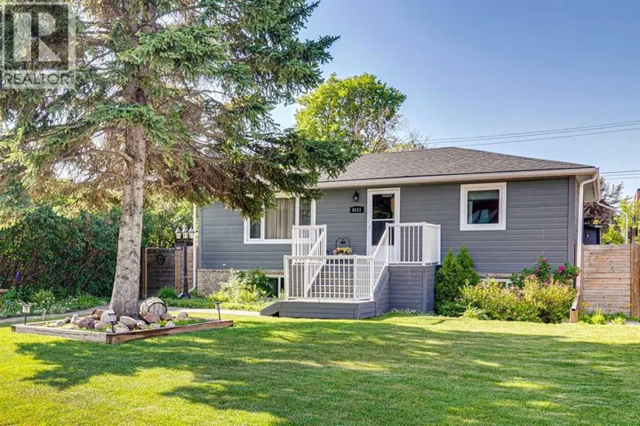 6111 Bow Crescent NW, Calgary, Alberta T3B2C2