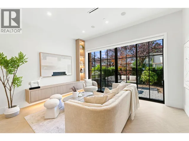 1 646 E 23RD AVENUE, Vancouver, British Columbia V5V1X8