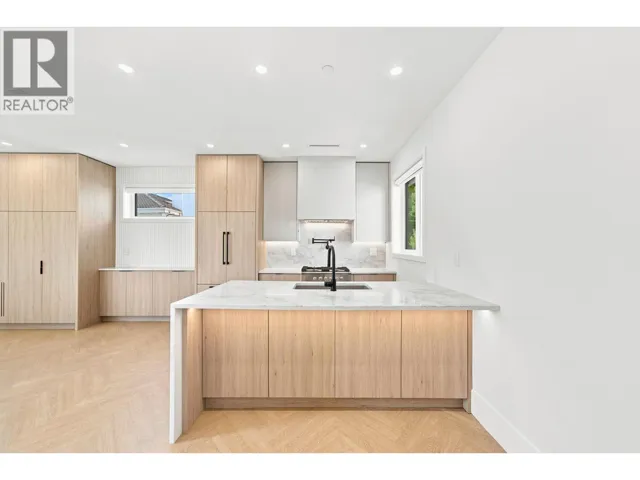 3 646 E 23RD AVENUE, Vancouver, British Columbia V5V1X8