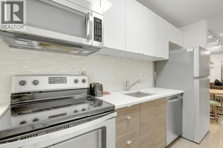 208 1106 PACIFIC STREET, Vancouver, British Columbia V6E1T4