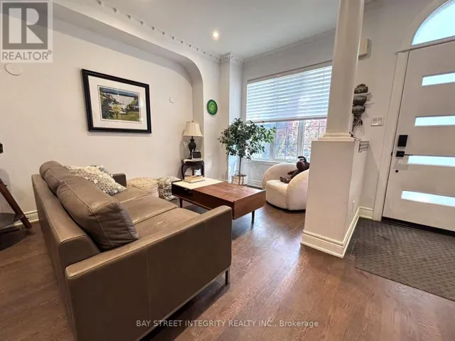 UPPER 162 CLAREMONT STREET, Toronto (Trinity-Bellwoods), Ontario M6J2M8