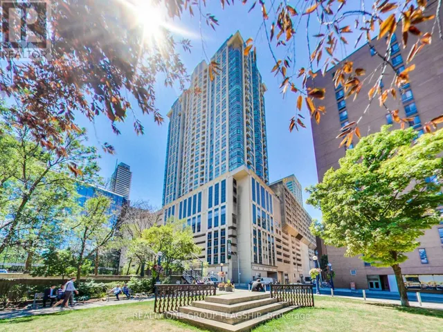 2013 - 8 PARK ROAD, Toronto (Rosedale-Moore Park), Ontario M4W3S5